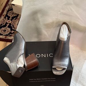 Vionic Women's Metallic Peep-Toe Heels
